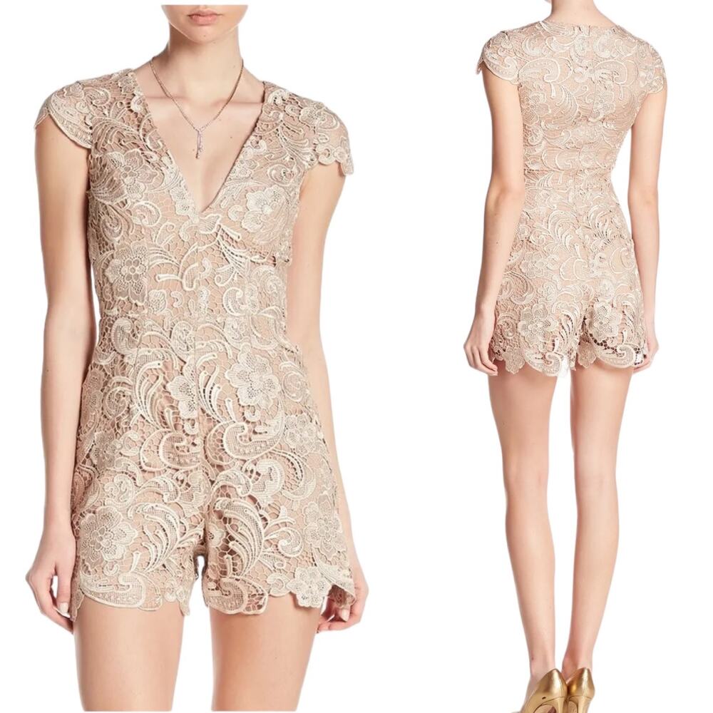 Dress The Population Juliette Beige Plunge Lace Floral Shorts Romper Size Medium